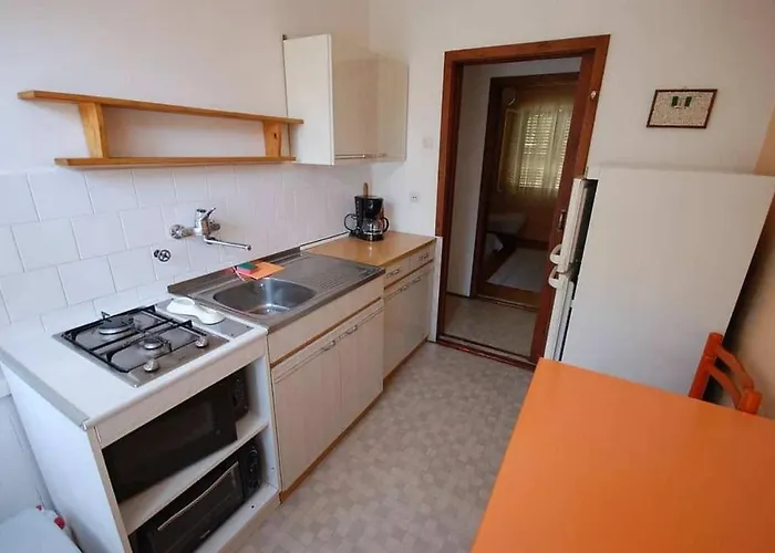Appartement By The Sea Njivice, Krk - 21761 *